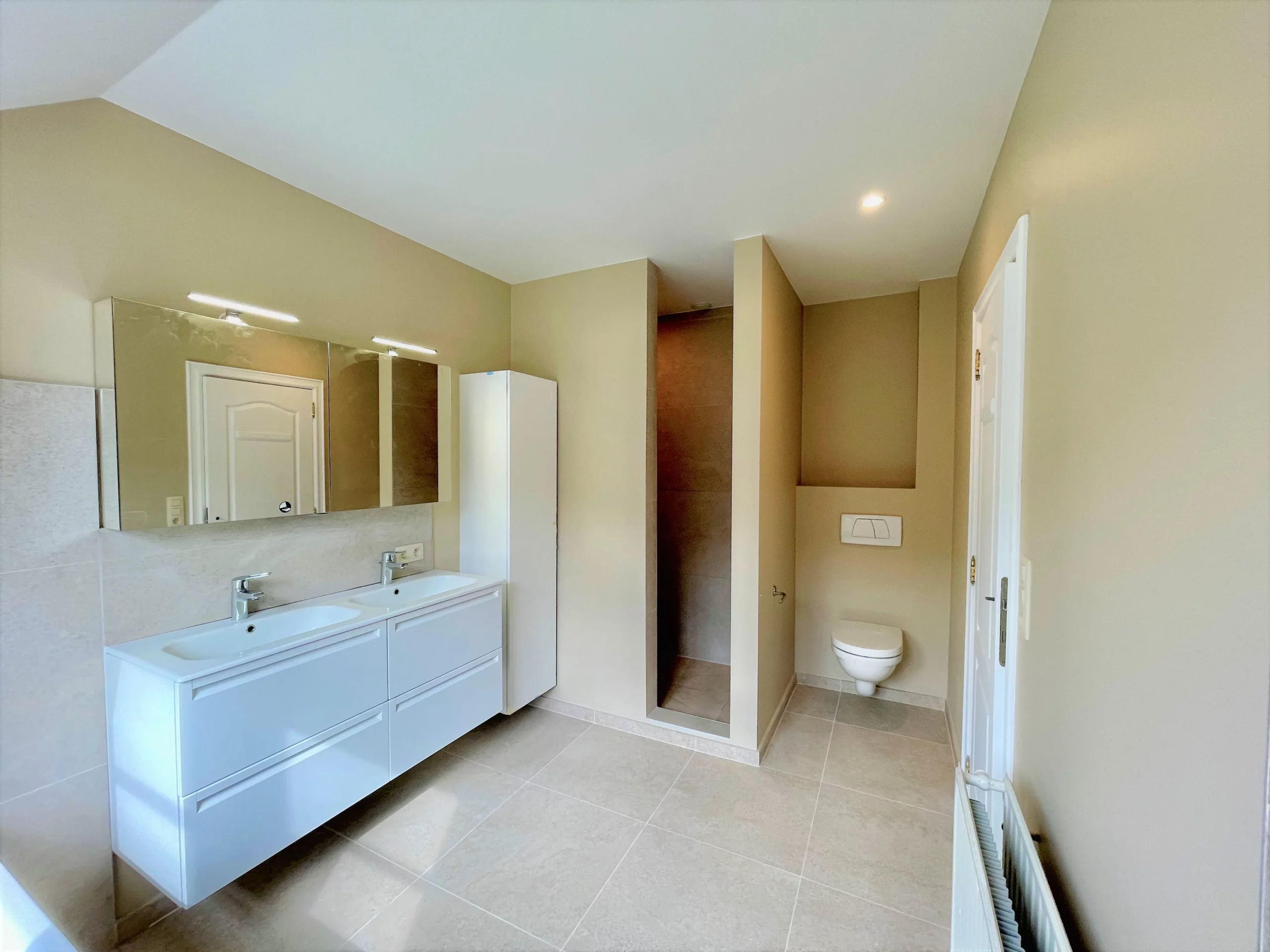 Salon moderne rénové